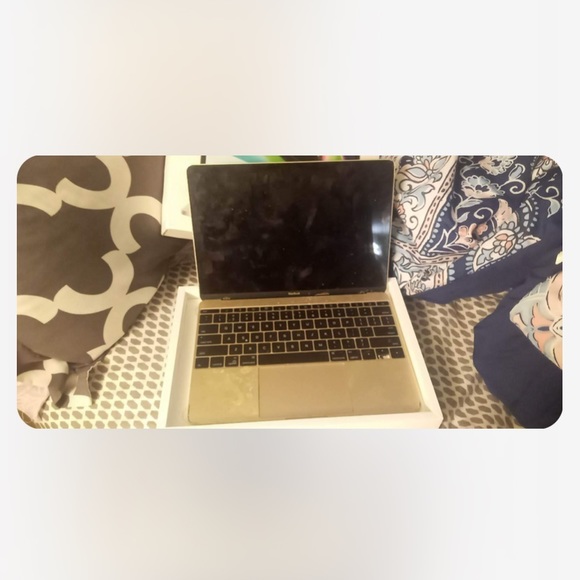 MacBook for parts or to be fixed for a low cost of $200 . Inbox me for more info - Picture 2 of 4